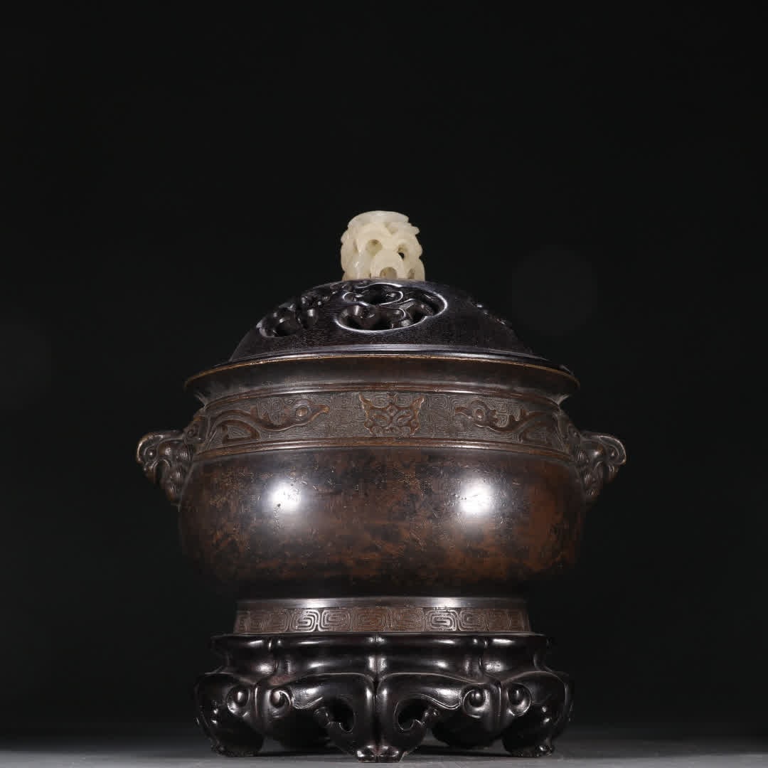 A piece of Qing Dynasty copper double lion's ear aroma diffuser: Qing Dynasty copper double lion's ear aromatherapy stove SIZE: H:18.8cm W:14cm W:1690.2g (The Dimensions Of All Batches Are Manually Measured.If You Need More Detailed Information, Please Contact Our