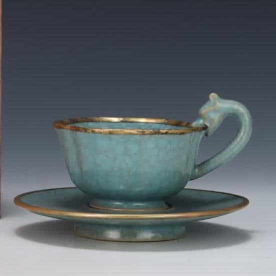 A Song Dynasty Ru kiln ice flake pattern drag cup (1 of 8)