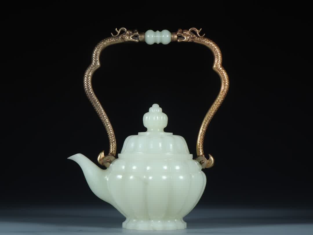 A Qing Dynasty Hetian jade beam pot (1 of 11)
