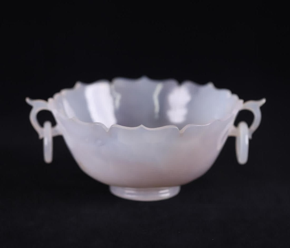 A Qing Dynasty agate flower mouth live ring bowl (1 of 10)