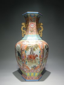A piece of Qing Dynasty Qianlong color anchovy Fushou Lian consecrated beast amphora hexafectural
