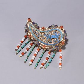 A Qing Dynasty silver-gilt emerald pattern brooch