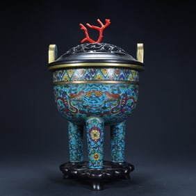 A Qing Dynasty (Qianlong period) copper tire cloisonné enamel (cloisonné) dragon pattern tripod