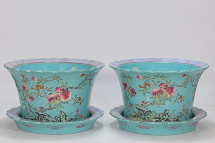 A pair of turquoise green glazed pomegranate pattern flower plates made in the Qianlong period of