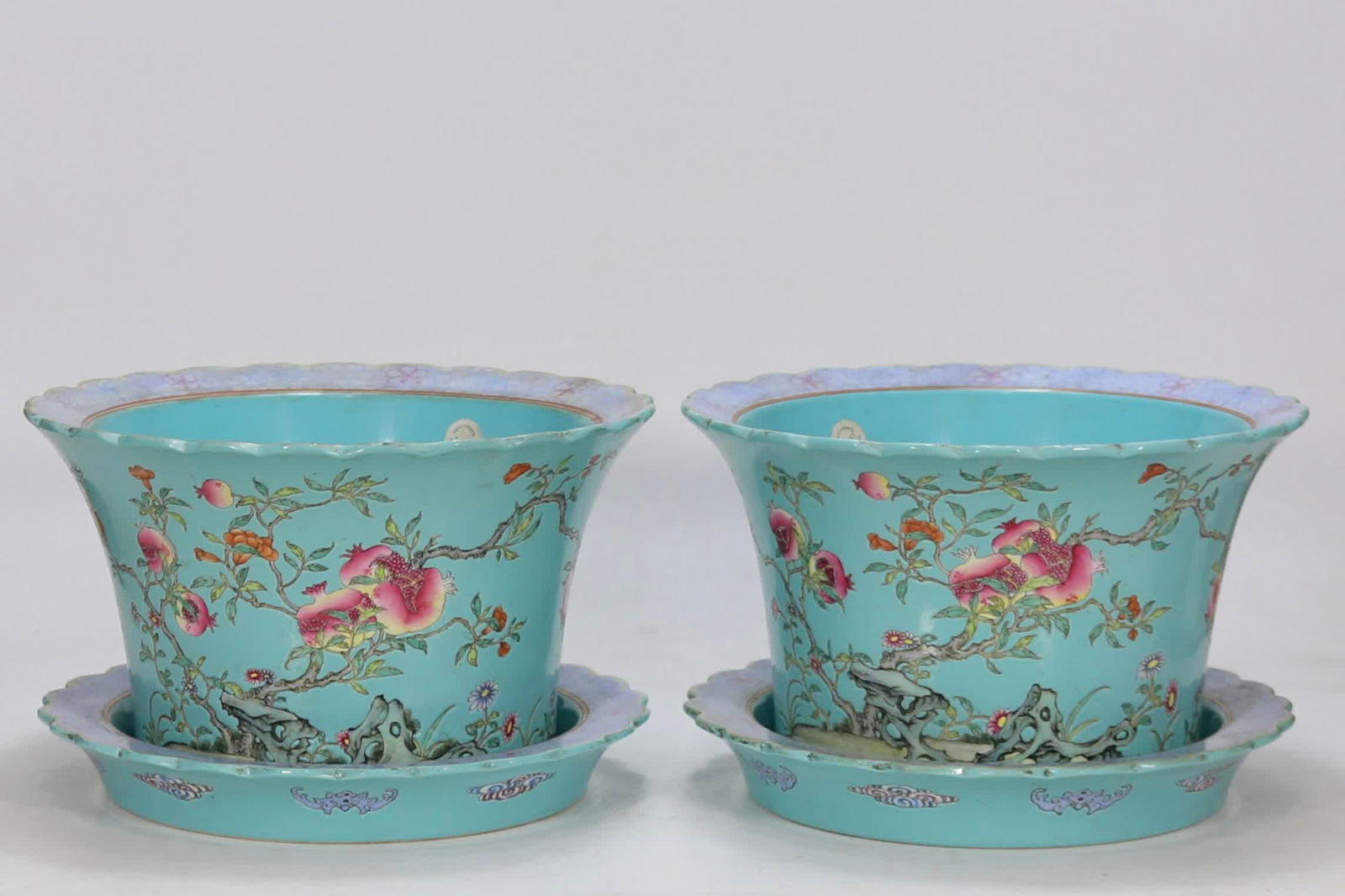 A pair of turquoise green glazed pomegranate pattern flower plates made in the Qianlong period of (1 of 9)
