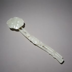 A lotus ruyi made in the Qianlong year of Hetian jade in the Qing Dynasty