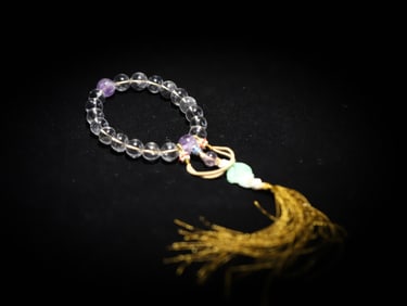 A piece of Qing Dynasty crystal eighteen hands