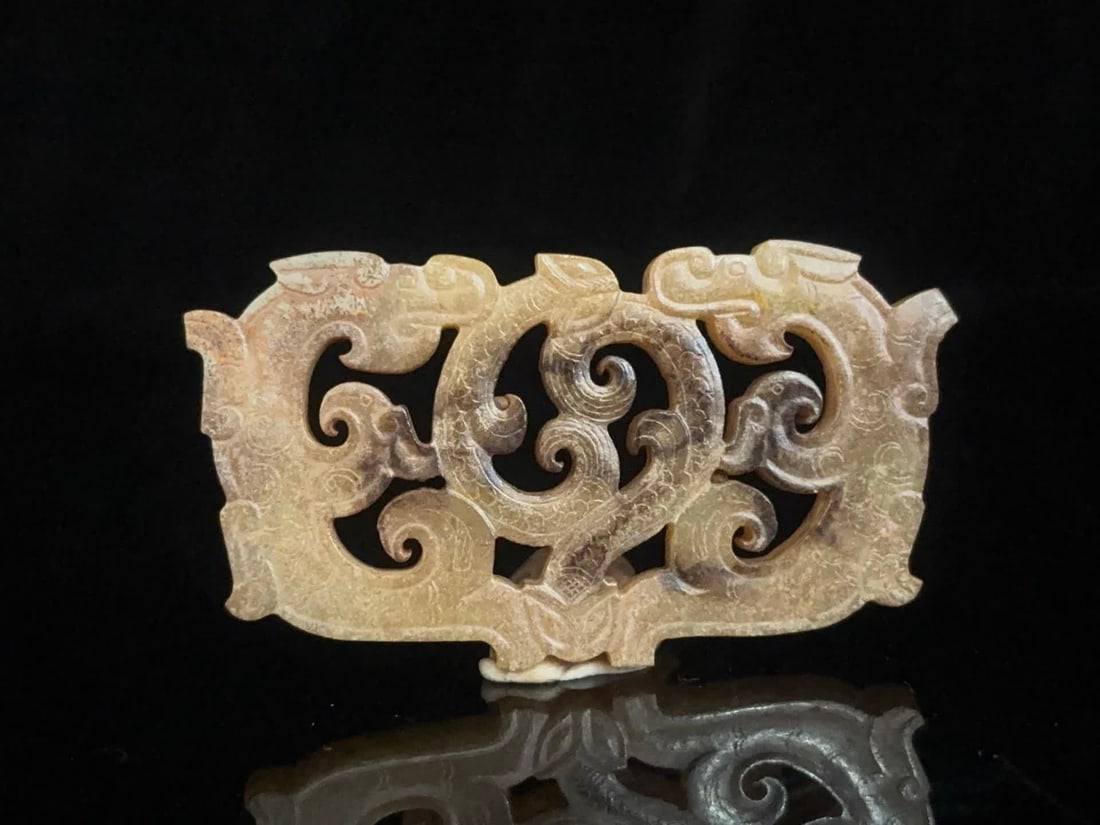 A Han Dynasty jade mountain material double dragon jade (1 of 9)