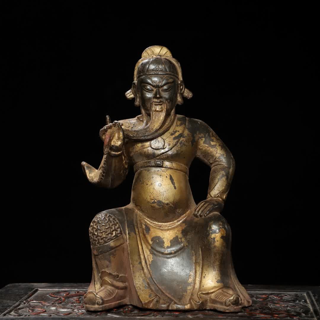 A bronze gold statue of Guan Gong Buddha: Bronze rubbing gold Guan Gong Buddha statue SIZE: H:29cm W:19cm T:13cm W:3.02kg (The Dimensions Of All Batches Are Manually Measured.If You Need More Detailed Information, Please Contact Our Customer