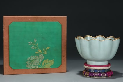 A Song Ru kiln azure glaze wrapped golden lotus bowl