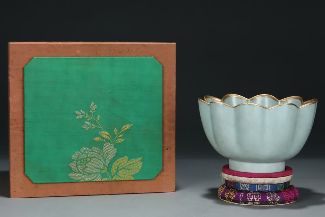 A Song Ru kiln azure glaze wrapped golden lotus bowl (1 of 8)