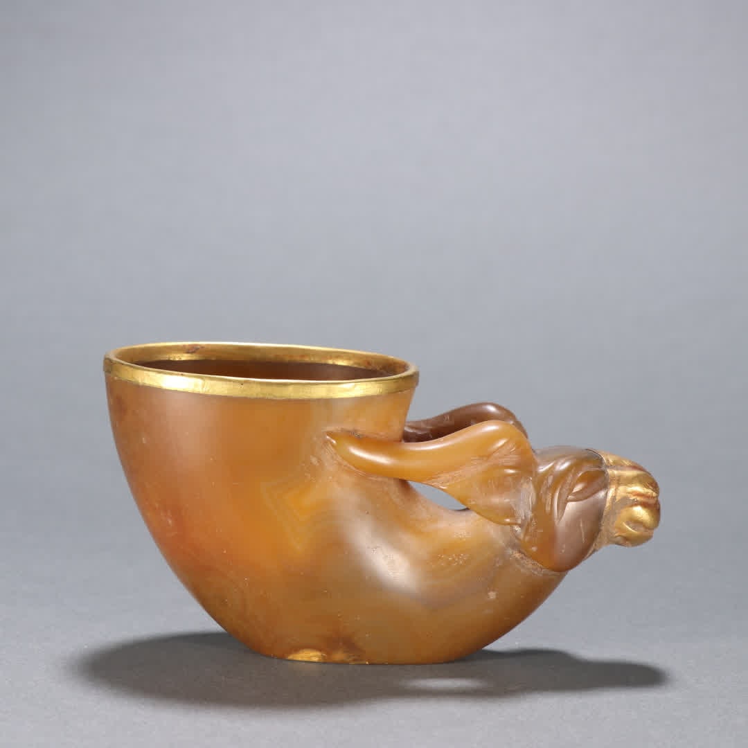 A piece of agate sheep's head cup: Agate sheep's head cup SIZE: H:6.1cm W:11.5cm W:207.1g (The Dimensions Of All Batches Are Manually Measured.If You Need More Detailed Information, Please Contact Our Customer Service Before Bidding.)