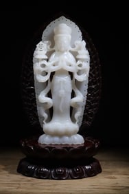 A statue of the best white jade Bodhisattva in the Qing Dynasty
