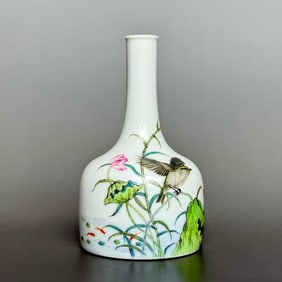 A piece of Qianlong year enamel colorful lotus pond kingfisher pattern poem rattle bell