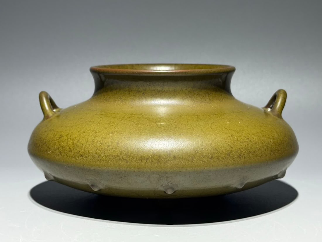 A piece of Qing Qianlong tea powder glazed amphora three-legged drum nail incense burner (1 of 9)