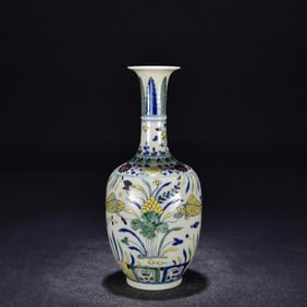 A Ming Chenghua colorful fish and algae pattern bottle