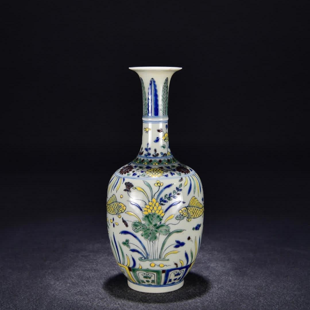 A Ming Chenghua colorful fish and algae pattern bottle (1 of 9)