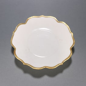 A Song Dynasty Ding kiln white porcelain covered gold sunflower mouth plate