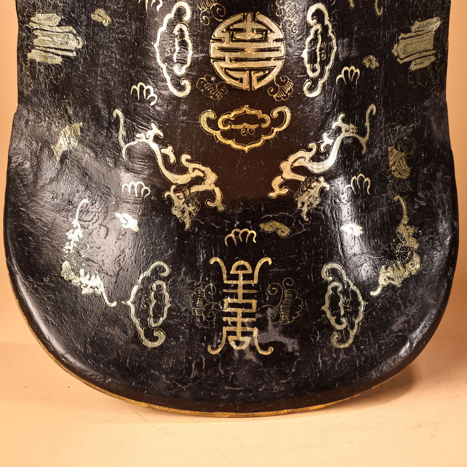 A lacquerware saddle - 10