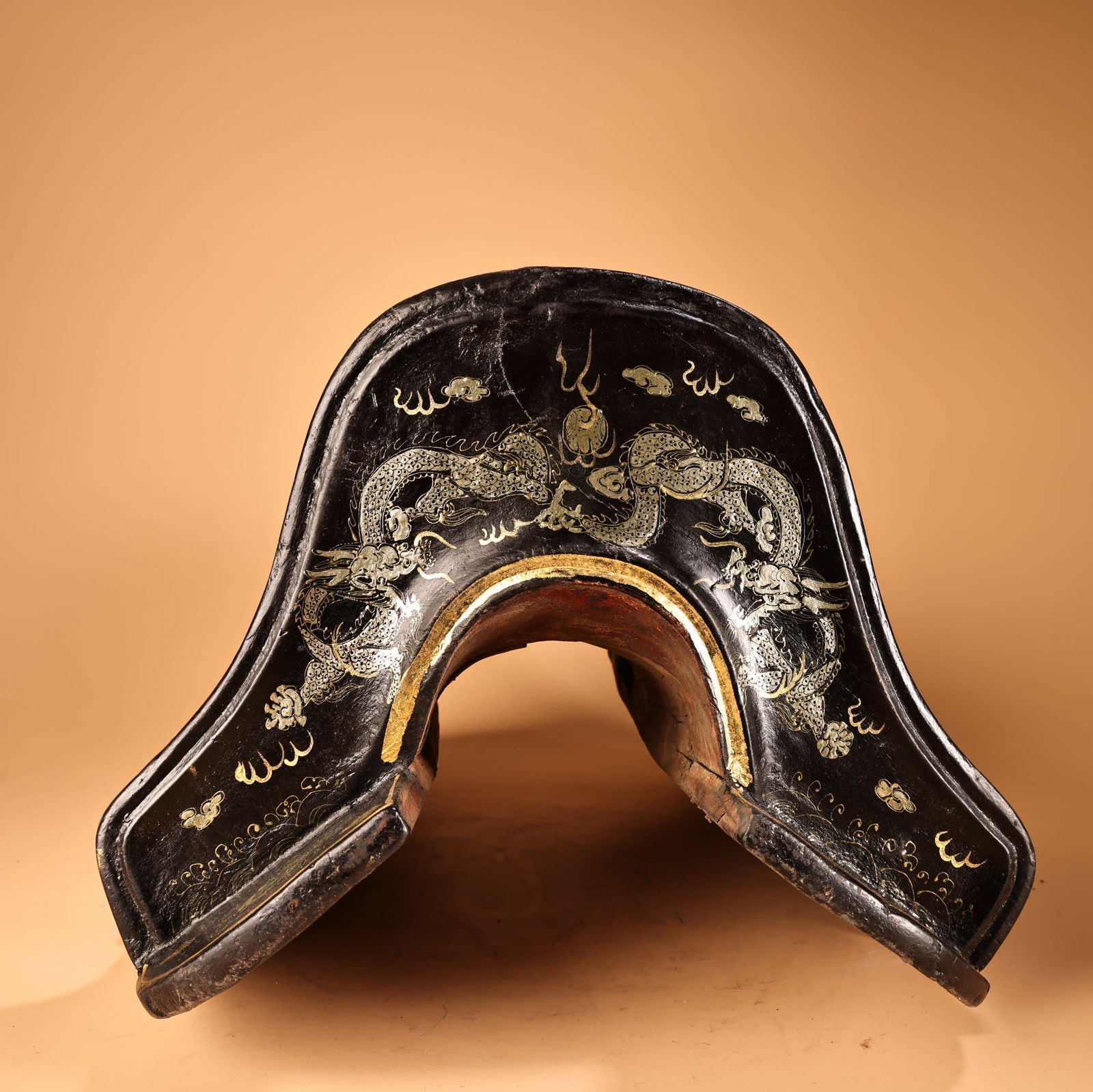 A lacquerware saddle - 3