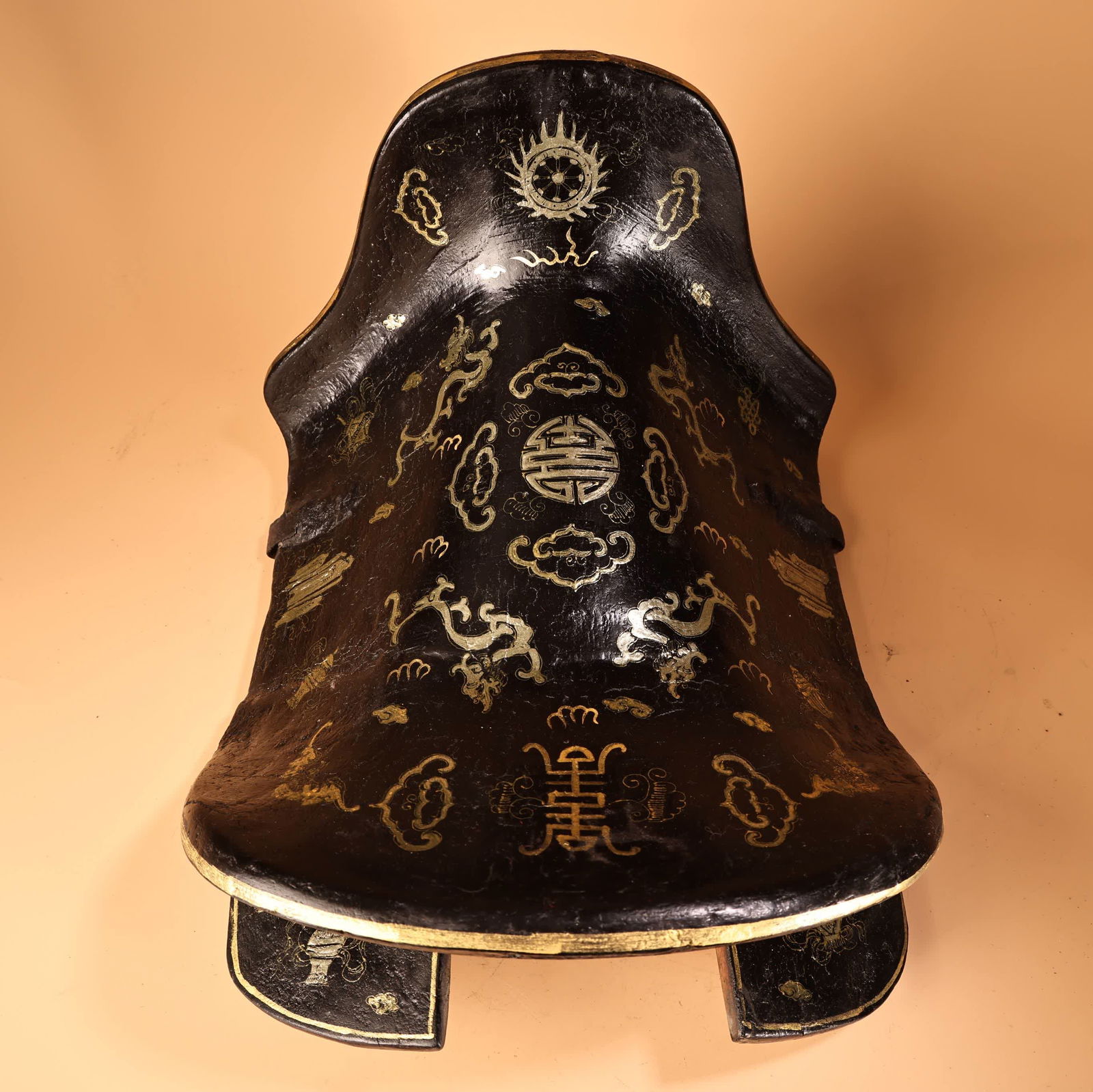 A lacquerware saddle - 5