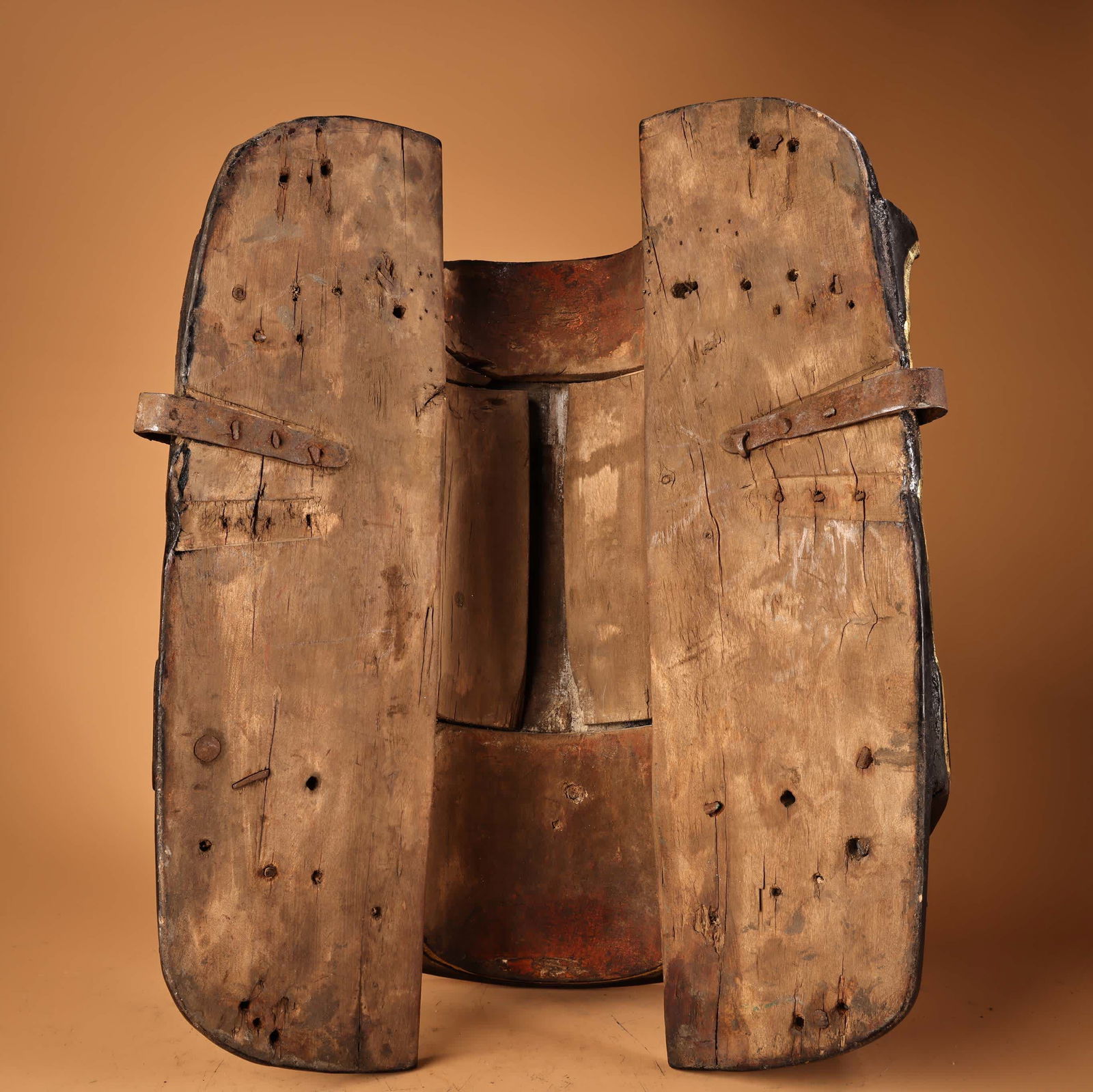 A lacquerware saddle - 9