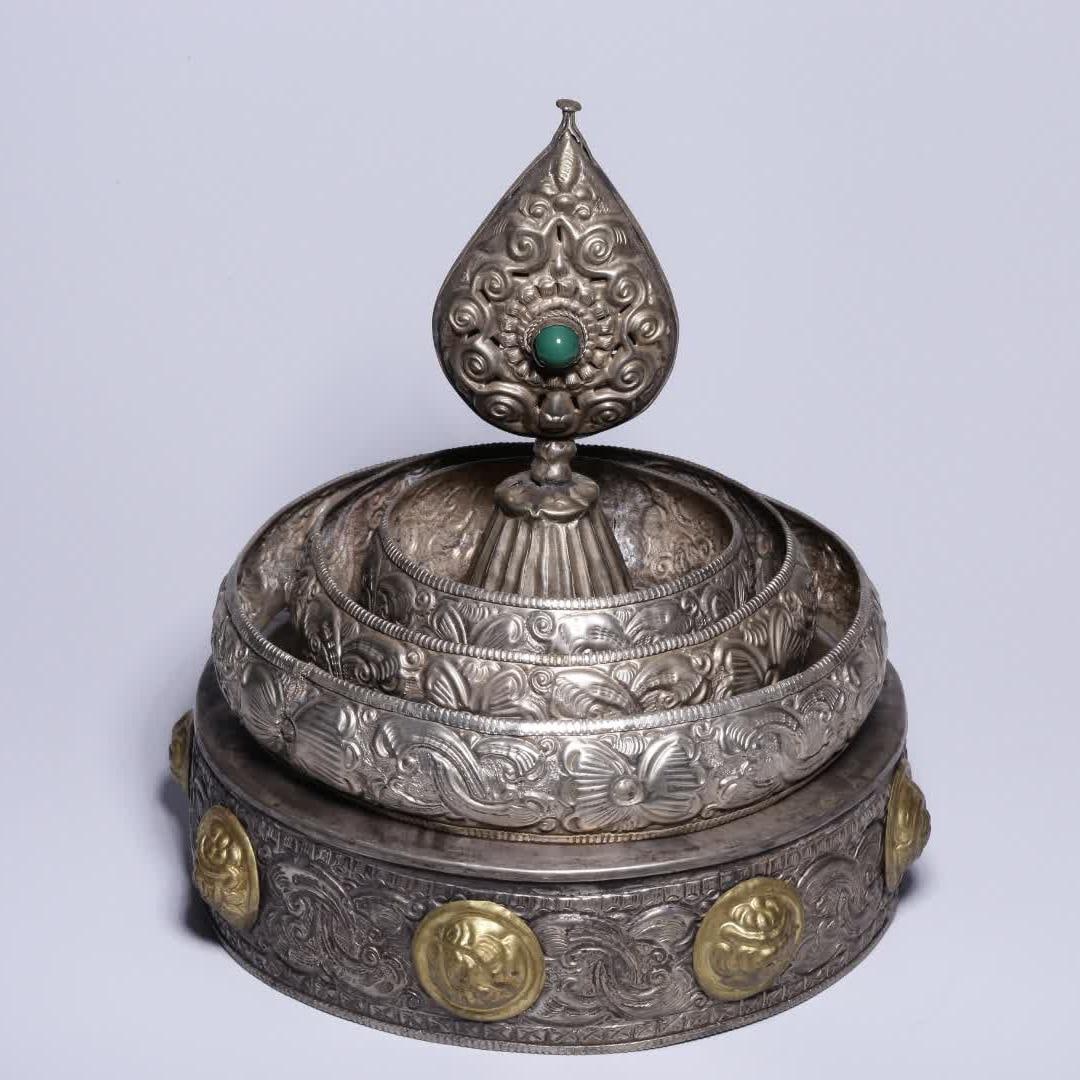 A Qing Dynasty cupronickel hammer gilded manza: Qing Dynasty cupronickel hammer gilt manza SIZE: H: 18.5cm Bottom diameter 16cm W: 323g (The Dimensions Of All Batches Are Manually Measured.If You Need More Detailed Information, Please Contact