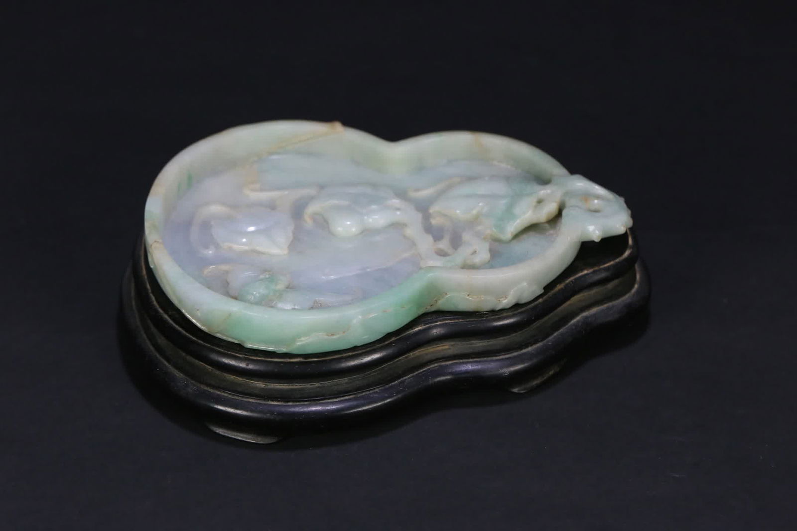 A piece of Qing Dynasty study elegant natural jade gourd wash (1 of 9)