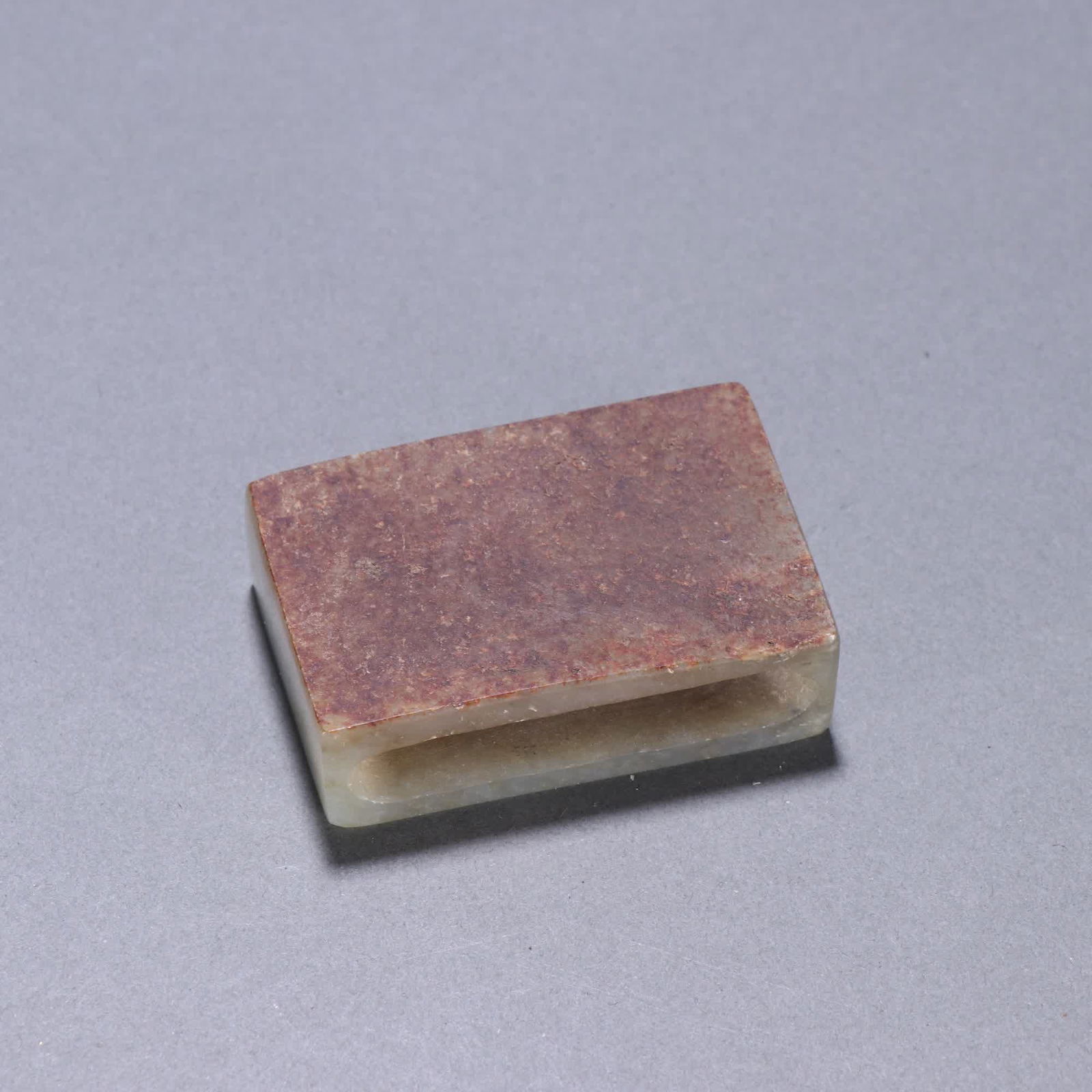 A piece of Hetian jade seed material grinder: Hetian jade seed grinder SIZE: H:1.9cm W:6.1cm W:83.6g (The Dimensions Of All Batches Are Manually Measured.If You Need More Detailed Information, Please Contact Our Customer Service Before