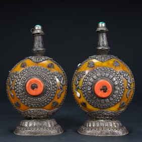 A pair of Qing Dynasty Tibetan old silver bags and beeswax-inlaid butter pots
