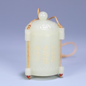 A Qing Dynasty Tian Yu poetry and poetry wearing a bottle