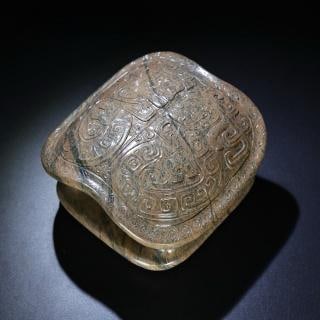 A piece of Han Dynasty jade tortoise shell: Han Dynasty jade tortoise shell SIZE: 146x145x90mm W:1908g (The Dimensions Of All Batches Are Manually Measured.If You Need More Detailed Information, Please Contact Our Customer Service Before Biddin