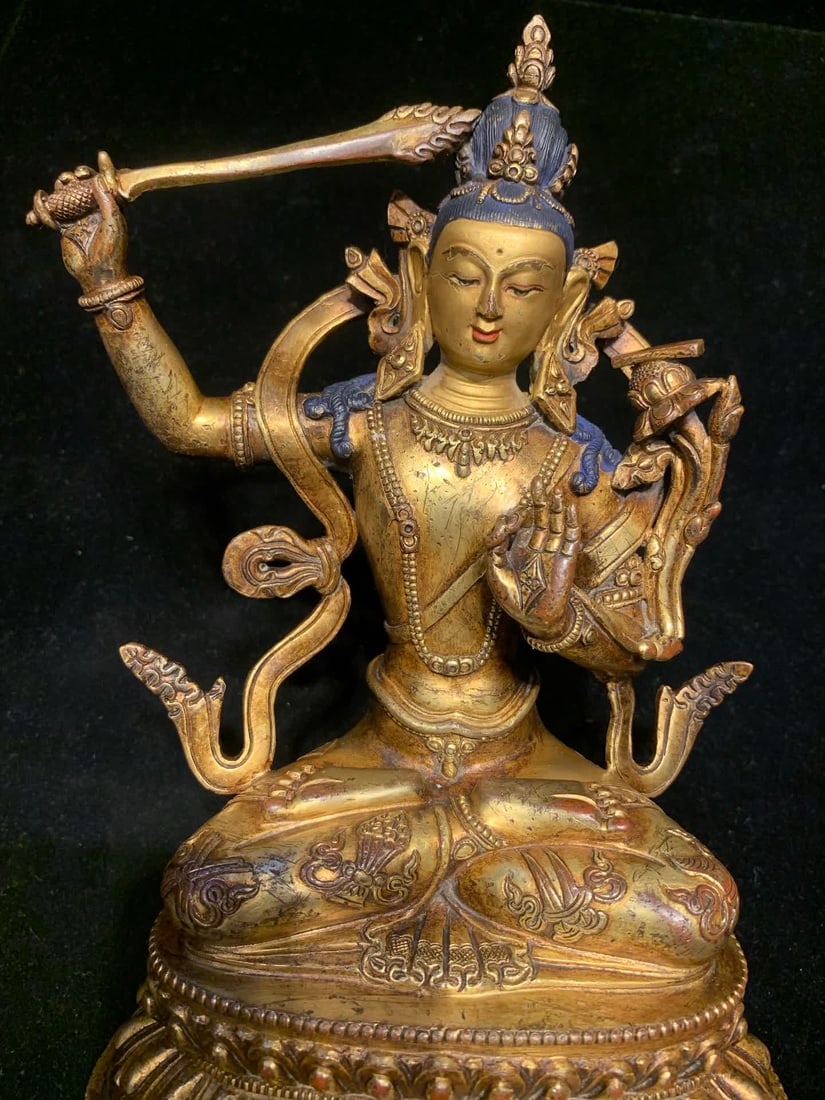 A statue of Manjushri Bodhisattva in copper gilt in the Qing Dynasty (1 of 8)