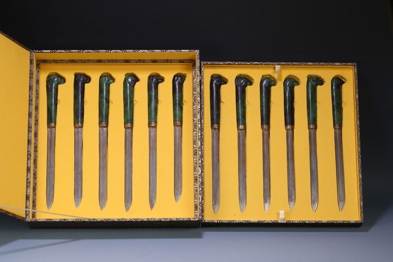 A pair of Qing Qianlong court Hetian jasper handle twelve zodiac daggers (1 of 10)