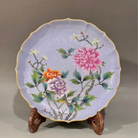 A piece of Qianlong year vermilion and purple anchovy flower pattern enamel peony magnolia gilded