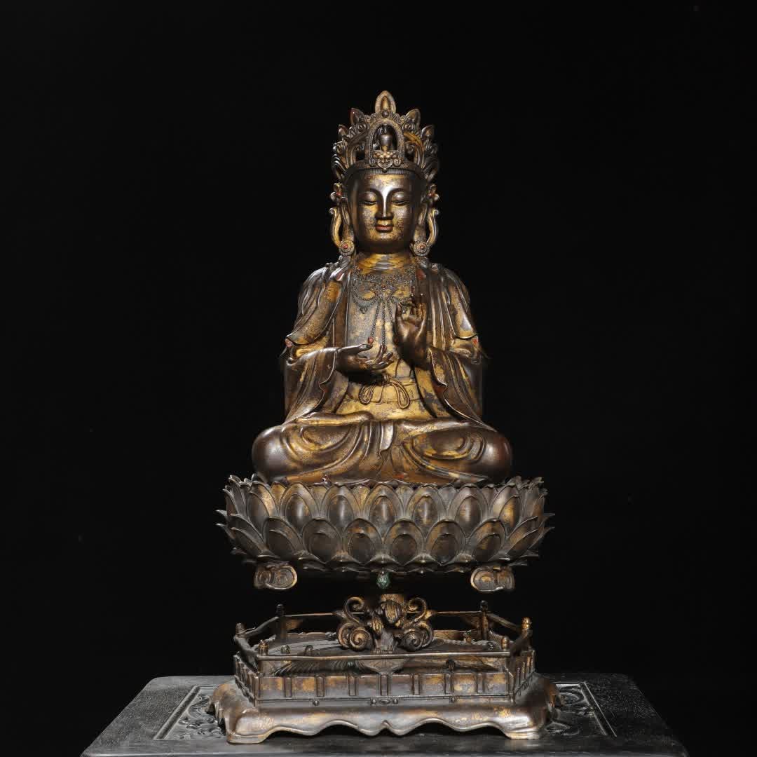 A bronze gilt statue of Guanyin (1 of 9)