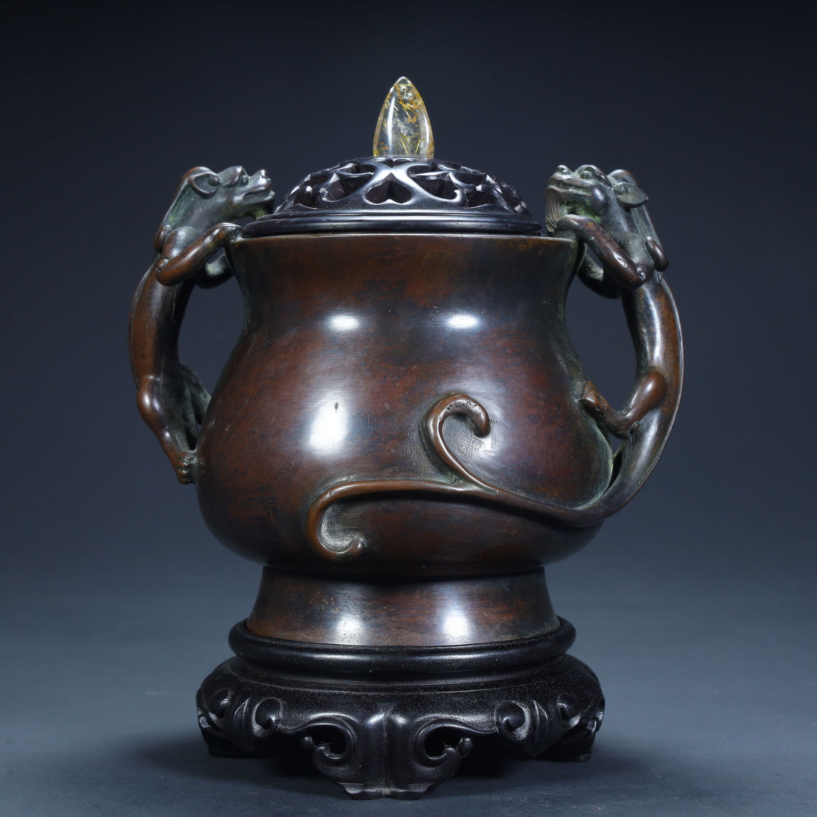 A Ming Dynasty Xuande copper tire double dragon ear aroma diffuser: Ming Dynasty Xuande copper tire double dragon ear aroma diffuser SIZE: H:19cm L:15cm W:12cm W:1863g (The Dimensions Of All Batches Are Manually Measured.If You Need More Detailed Information, Please C