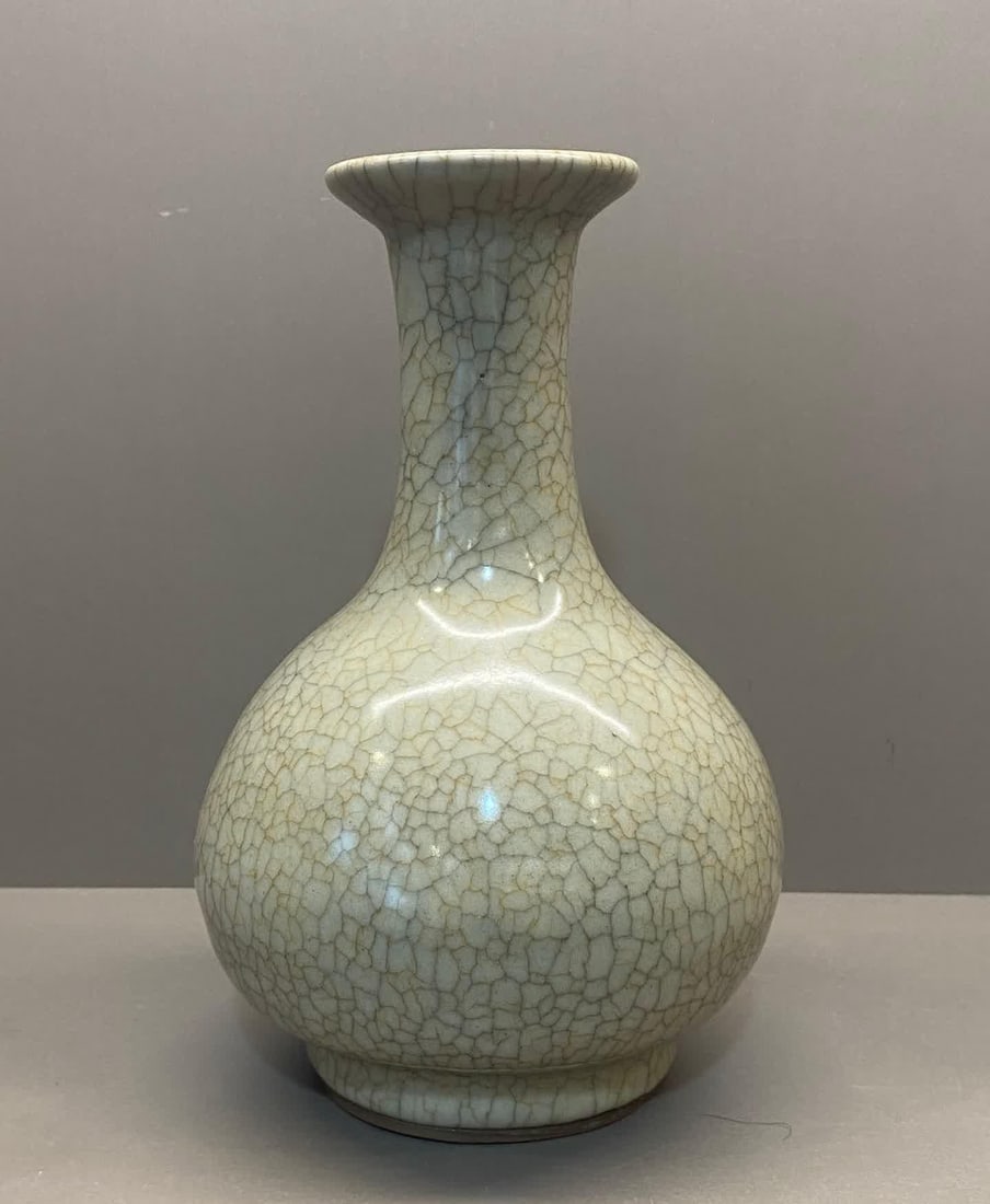 A Song Ge kiln wears a bottle (1 of 9)