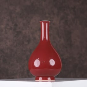 A Qing Dynasty Qianlong model Jihong glazed gall bottle