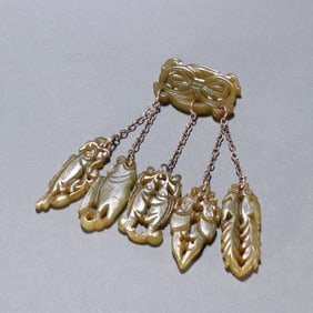 A Hetian topaz accessory