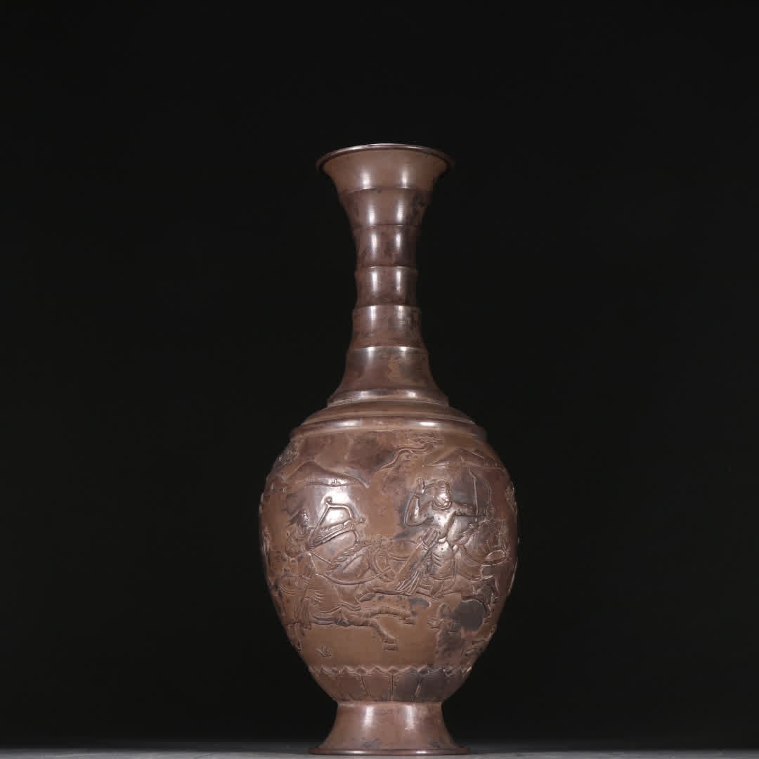 A Qing Dynasty silver hunting picture vase: Qing Dynasty silver hunting picture vase SIZE: H:21cm W:9cm W:316.9g (The Dimensions Of All Batches Are Manually Measured.If You Need More Detailed Information, Please Contact Our Customer Service Bef