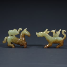 A pair of Qing Dynasty ancient jade beast ornaments (two-piece set)