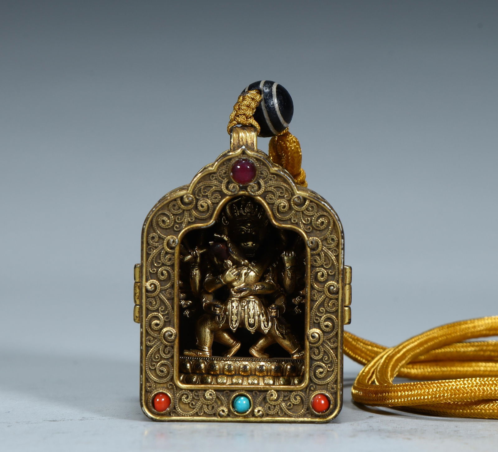 A Qing Dynasty six-armed Mahakala pure copper carved Gawu box pendant: Qing Dynasty six-armed Mahagala pure copper fine carved Gawu box pendant SIZE: H: 5.5cm L: 4cm W: 2.7cm W: 96g (The Dimensions Of All Batches Are Manually Measured.If You Need More Detailed Informatio