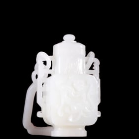 A Qing Dynasty Hetian jade dragon pattern beam bottle