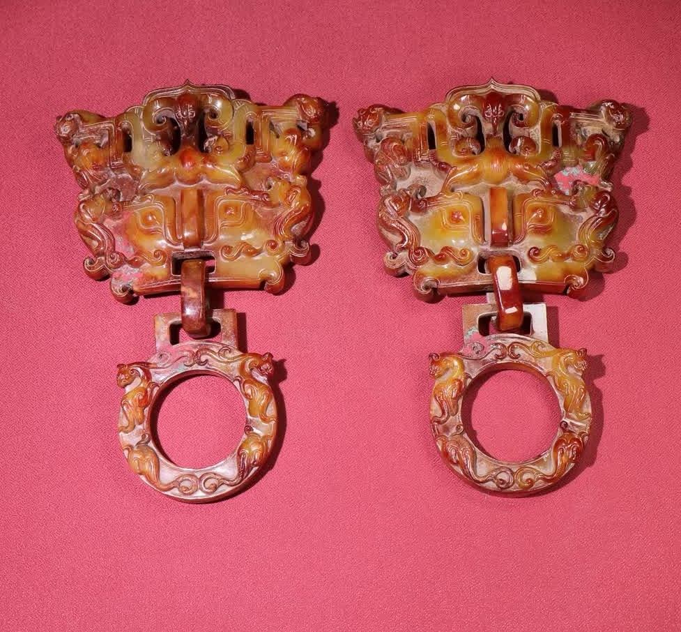 A pair of Han Dynasty white jade large shops: The first pair of white jade shops in the Han Dynasty SIZE: 180x120x33mm W:822g (The Dimensions Of All Batches Are Manually Measured.If You Need More Detailed Information, Please Contact Our Customer