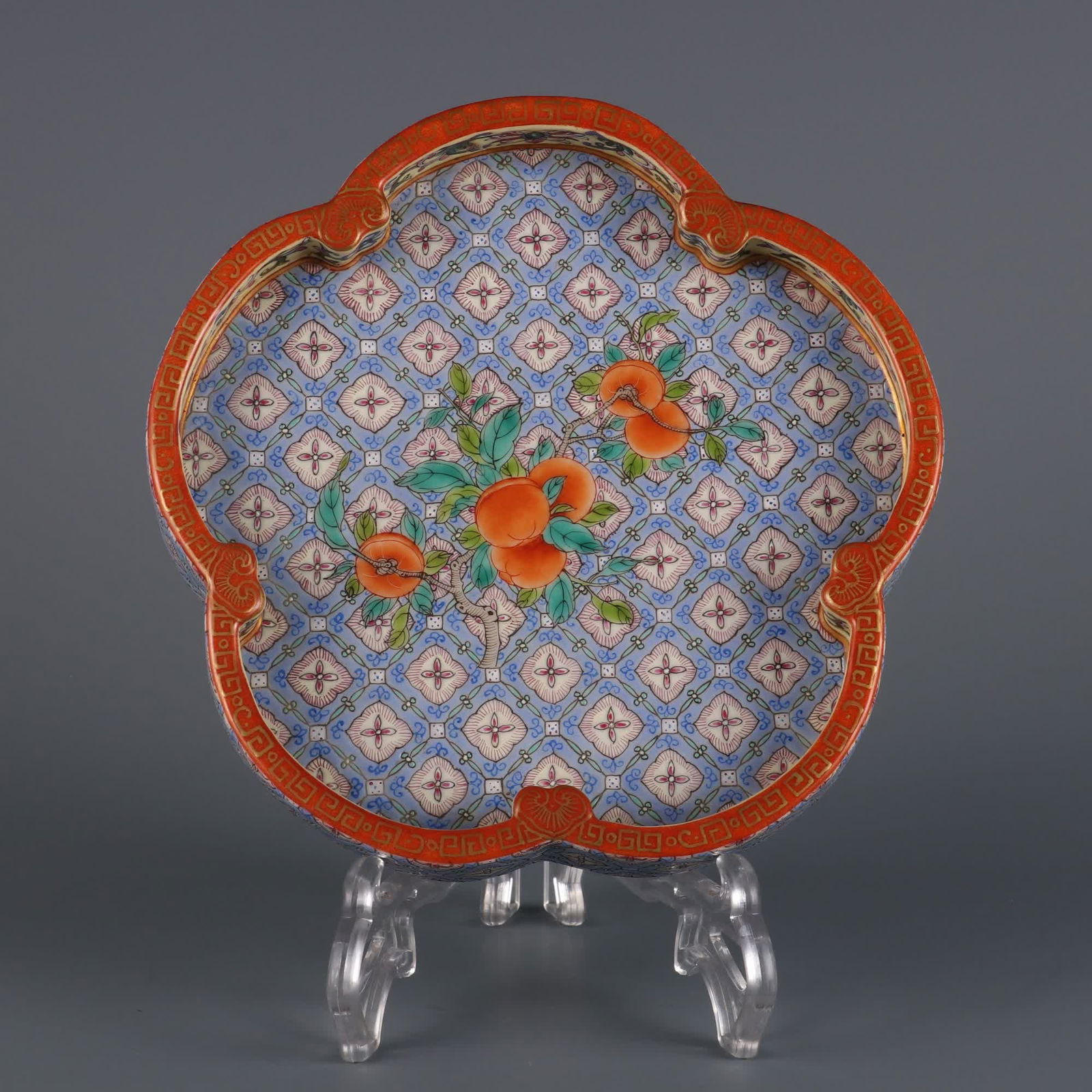 A blue-background pastel made in the Qianlong period of the Qing Dynasty is the icing on the cake: The blue background pastel made in the Qianlong period of the Qing Dynasty is the icing on the cake, and the peace pot is inherited for generations SIZE: H: 3cm Diameter 18cm (The Dimensions Of All Ba