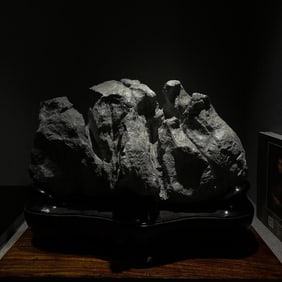 A Qing Dynasty Lingbi Shishanzi study ornament