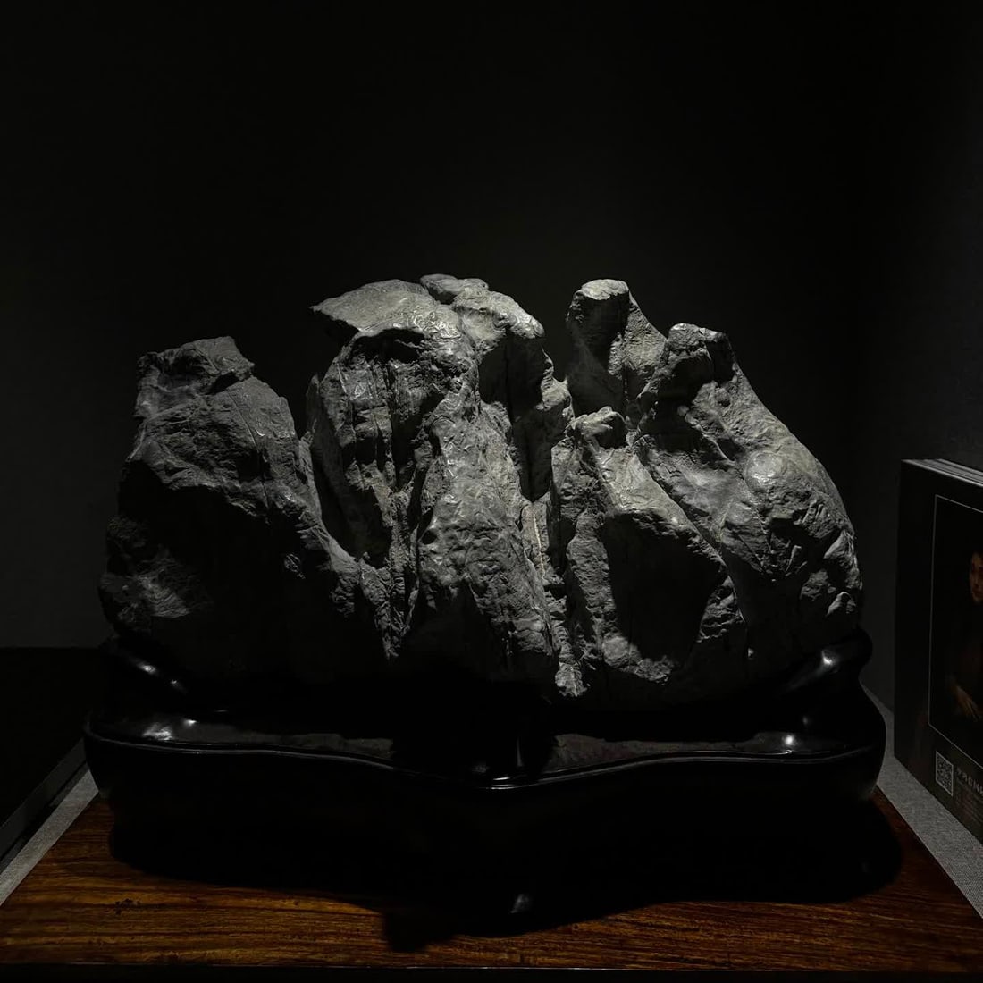 A Qing Dynasty Lingbi Shishanzi study ornament: Qing Dynasty Lingbi Shishanzi study ornament SIZE: L:44cm H:33cm T:24cm (The Dimensions Of All Batches Are Manually Measured.If You Need More Detailed Information, Please Contact Our Customer Service