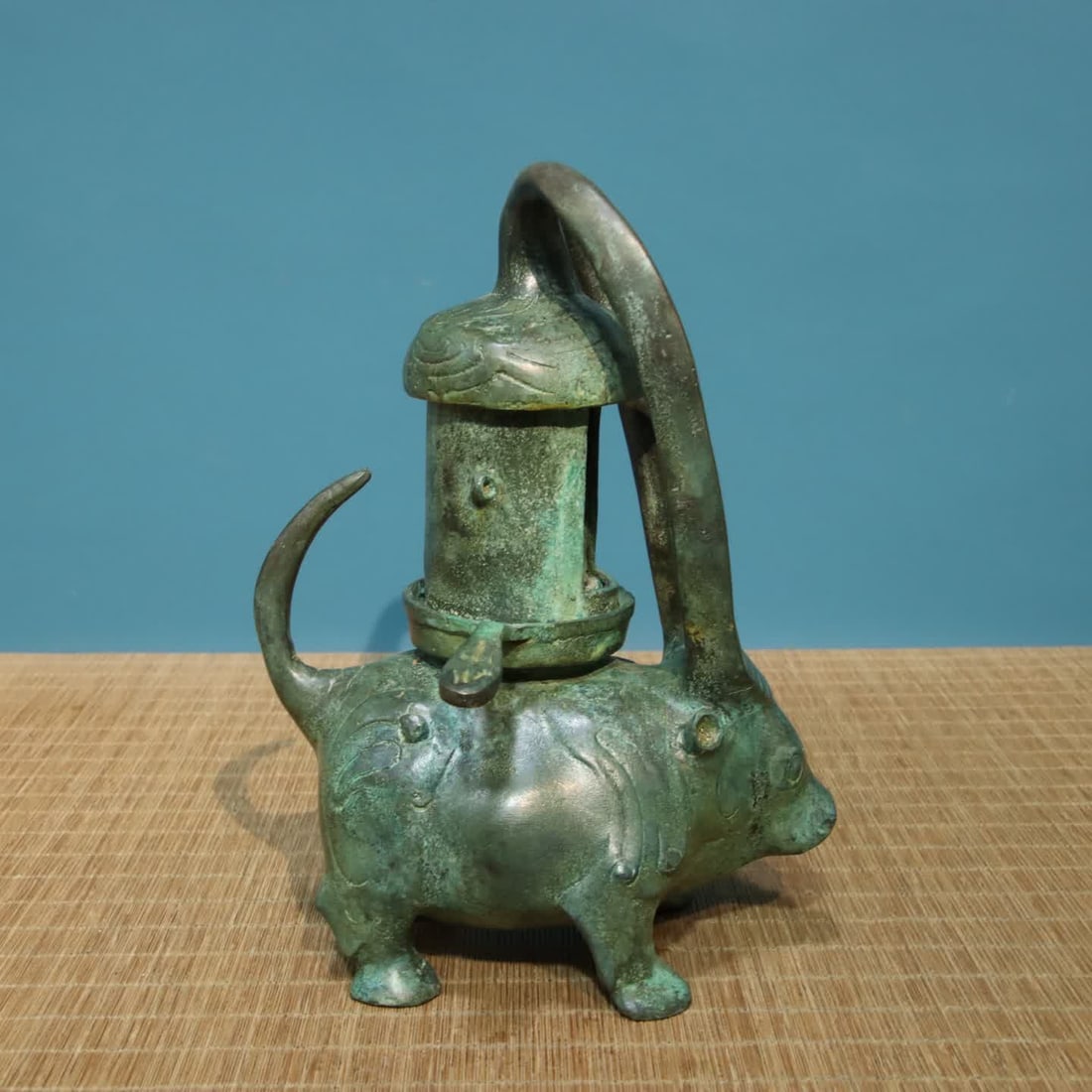 A piece of bronze-double cow lamp (1 of 9)