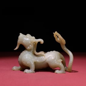 A Han Dynasty micro-Qinlong ornament